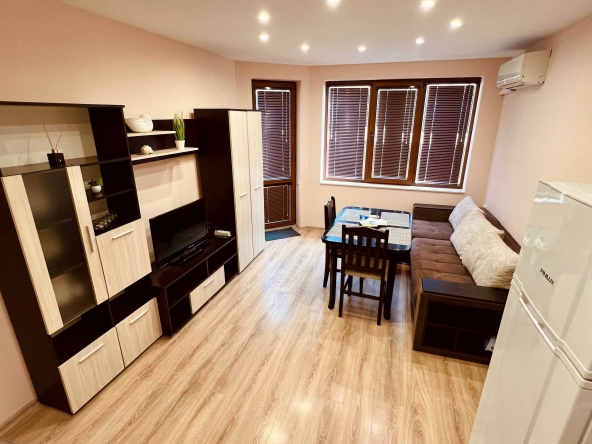 Дава се под наем Двустаен апартамент в Варна, Цветен квартал - 44 кв.м за 418.71 € - Снимка #1