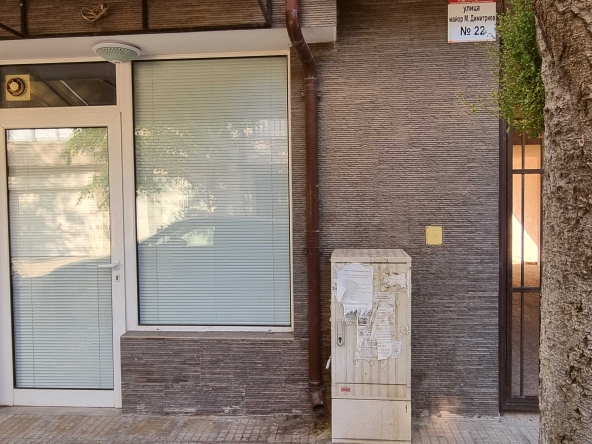 Дава се под наем Магазин в Варна, Христо Ботев - 15 кв.м за 199.41 € - Снимка #1