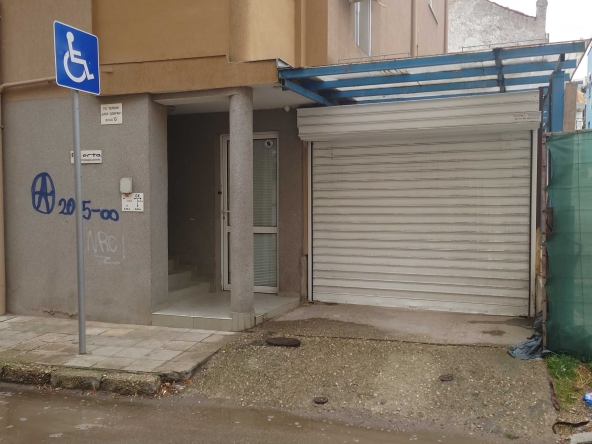 Дава се под наем Гараж / Паркомясто в Русе, Център - 18 кв.м за 51 € - Снимка #1