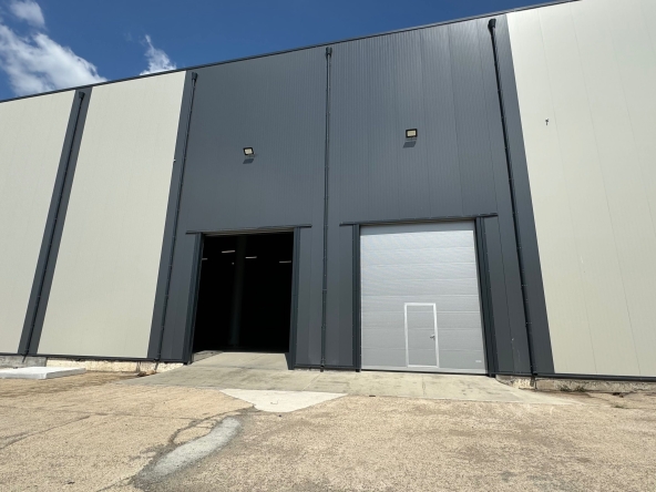 Дава се под наем Склад в с. Хрищени, Област Стара Загора - 990 кв.м за 3060 € - Снимка #1