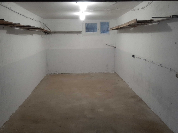 Дава се под наем Гараж / Паркомясто в Силистра, Римска гробница - 17 кв.м за 40.8 € - Снимка #1