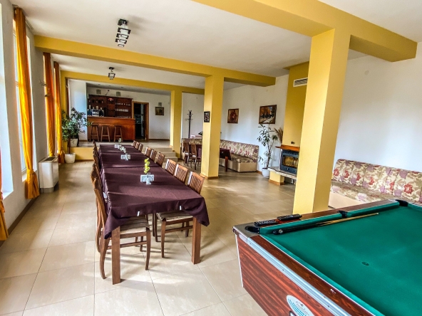 Дава се под наем Къща в с. Голяма Желязна, Област Ловеч - 500 кв.м за 357 € - Снимка #1