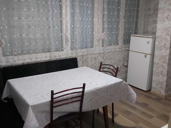 Дава се под наем Двустаен апартамент в Търговище, Запад 1 - 68 кв.м за 204 € - Снимка #1