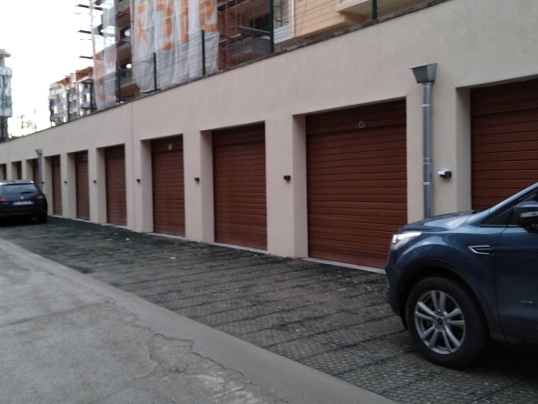 Дава се под наем Гараж / Паркомясто в Велико Търново, Акация - 18 кв.м за 61.2 € - Снимка #1