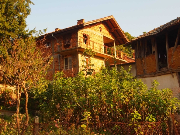 Къща в с. Тияновци, Област Видин - 320 кв.м за 80 €/кв.м - Снимка #1
