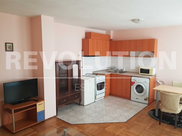 Дава се под наем Двустаен апартамент в Варна, Спортна зала - 75 кв.м за 510 € - Снимка #1