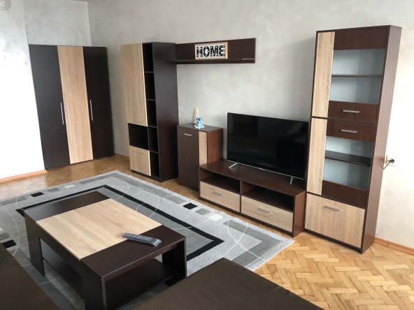 Дава се под наем Двустаен апартамент в Враца, Център - 75 кв.м за 295.8 € - Снимка #1