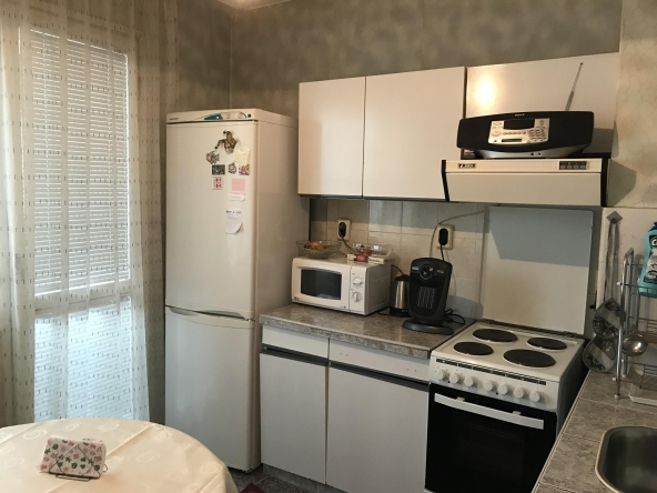 Дава се под наем Тристаен апартамент в Пловдив, Южен - 80 кв.м за 400 € - Снимка #1