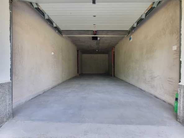 Дава се под наем Гараж / Паркомясто в София, Овча купел - 42 кв.м за 195 € - Снимка #1