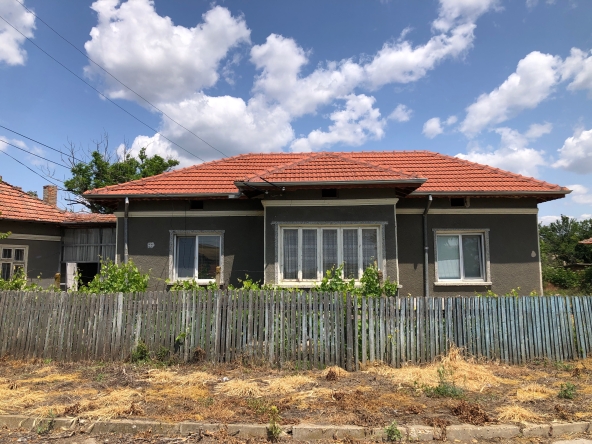 Къща в с. Добротица, Област Силистра - 200 кв.м за 102 €/кв.м - Снимка #1