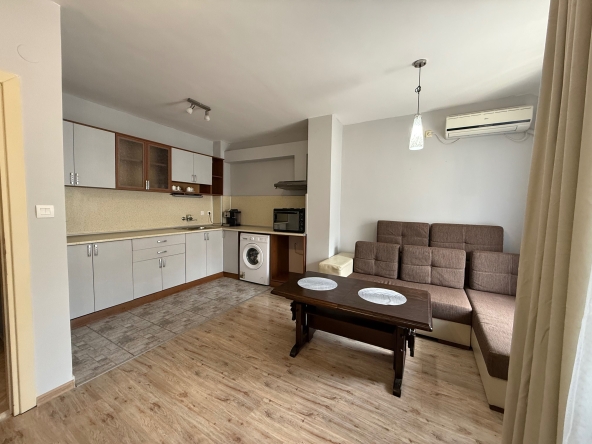 Дава се под наем Двустаен апартамент в Търговище, Запад 1 - 65 кв.м за 178.5 € - Снимка #1