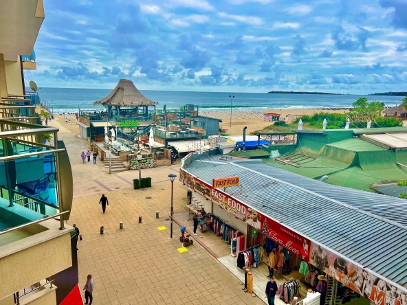 Двустаен апартамент в к.к. Слънчев бряг - 75 кв.м за 2000 €/кв.м - Снимка #1