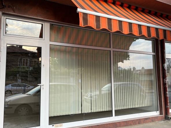 Дава се под наем Магазин в Пазарджик, Руски - 37 кв.м за 255 € - Снимка #1