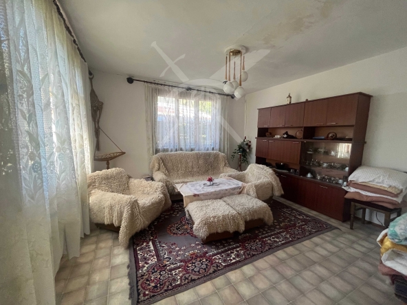 Къща в с. Забърдо, Област Смолян - 279 кв.м за 1319 €/кв.м - Снимка #1