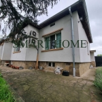 Дава се под наем Къща в с. Поликраище, Област Велико Търново - 100 кв.м за 561 € - Снимка #1