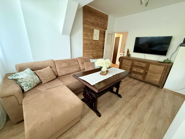 Дава се под наем Двустаен апартамент в Габрово, Център - 58 кв.м за 306 € - Снимка #1