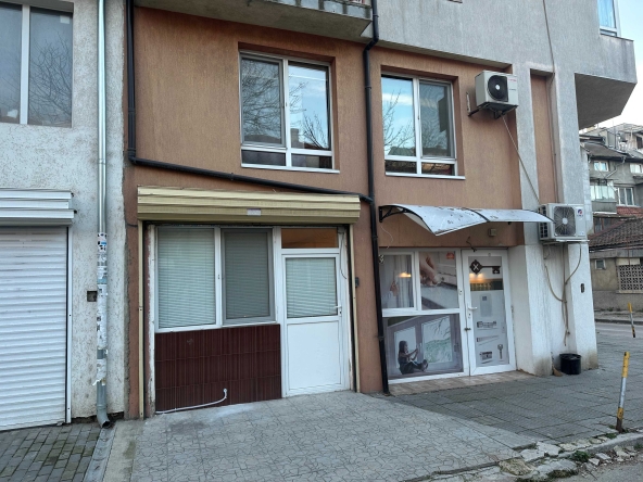 Дава се под наем Офис в Варна, Колхозен пазар - 24 кв.м за 204 € - Снимка #1