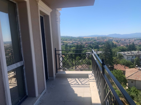 Тристаен апартамент в Карлово - 119 кв.м за 767 €/кв.м - Снимка #1