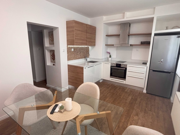 Дава се под наем Четиристаен апартамент в Карлово - 96 кв.м за 510 € - Снимка #1