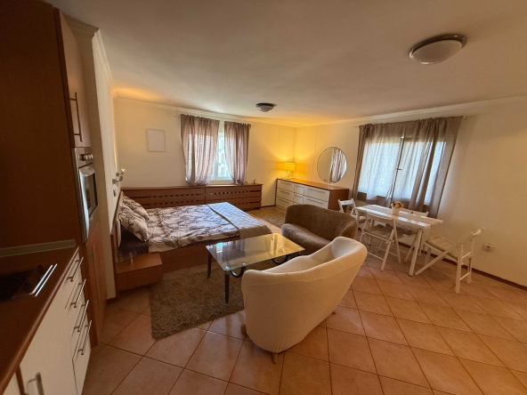 Дава се под наем Едностаен апартамент в София, Център - 33 кв.м за 561 € - Снимка #1