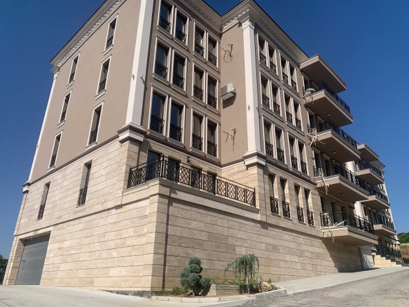 Тристаен апартамент в Карлово - 119 кв.м за 1503 €/кв.м - Снимка #1