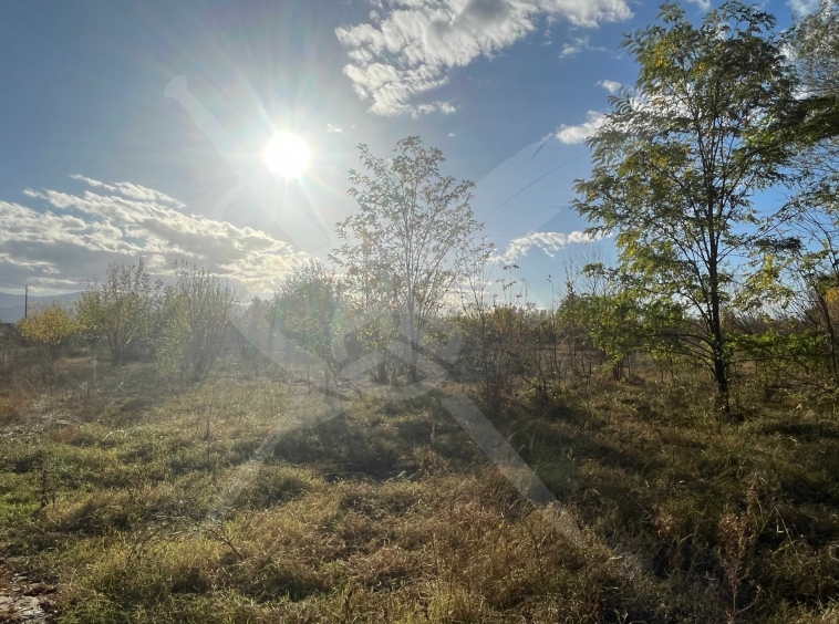 Парцел в Пловдив, Прослав - 5461 кв.м за 25 €/кв.м - Снимка #1