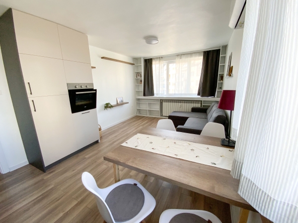 Дава се под наем Тристаен апартамент в София, Красно село - 62 кв.м за 652.8 € - Снимка #1