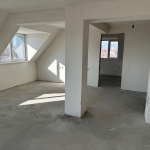 Тристаен апартамент в Казанлък - 100 кв.м за 867 €/кв.м - Снимка #1