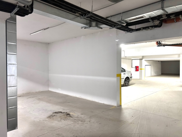 Дава се под наем Гараж / Паркомясто в Варна, Младост 2 - 16 кв.м за 28000 € - Снимка #1