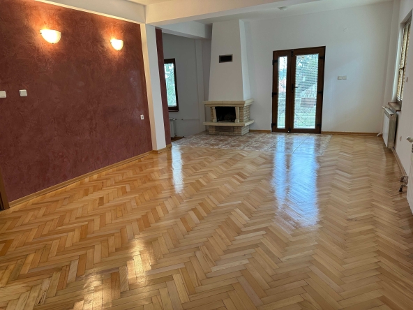 Дава се под наем Къща в София, Бояна - 164 кв.м за 1500 € - Снимка #1