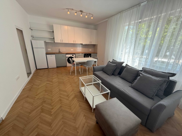 Дава се под наем Тристаен апартамент в София, 7-ми 11-ти километър - 85 кв.м за 950 € - Снимка #1