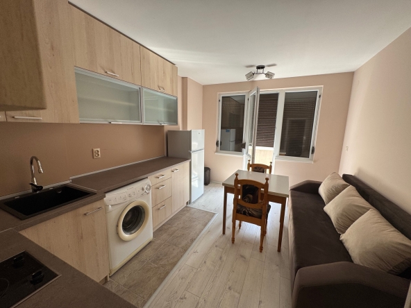 Дава се под наем Двустаен апартамент в Благоевград, Широк център - 43 кв.м за 280.5 € - Снимка #1