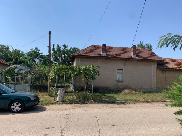 Къща в с. Долни Луковит, Област Плевен - 70 кв.м за 219 €/кв.м - Снимка #1