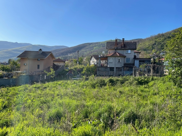 Дава се под наем Парцел в Шипка - 800 кв.м за 55000 € - Снимка #1