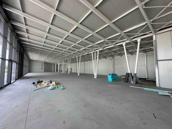 Дава се под наем Магазин в Пловдив, Индустриална зона - Север - 1900 кв.м за 19000 € - Снимка #1