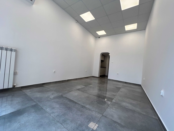 Дава се под наем Магазин в Русе, Възраждане - 30 кв.м за 400 € - Снимка #1