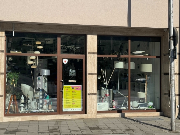 Дава се под наем Магазин в Габрово, Център - 122 кв.м за 612 € - Снимка #1