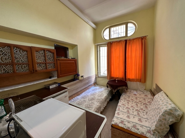 Дава се под наем Едностаен апартамент в Варна, Център - 10 кв.м за 255 € - Снимка #1