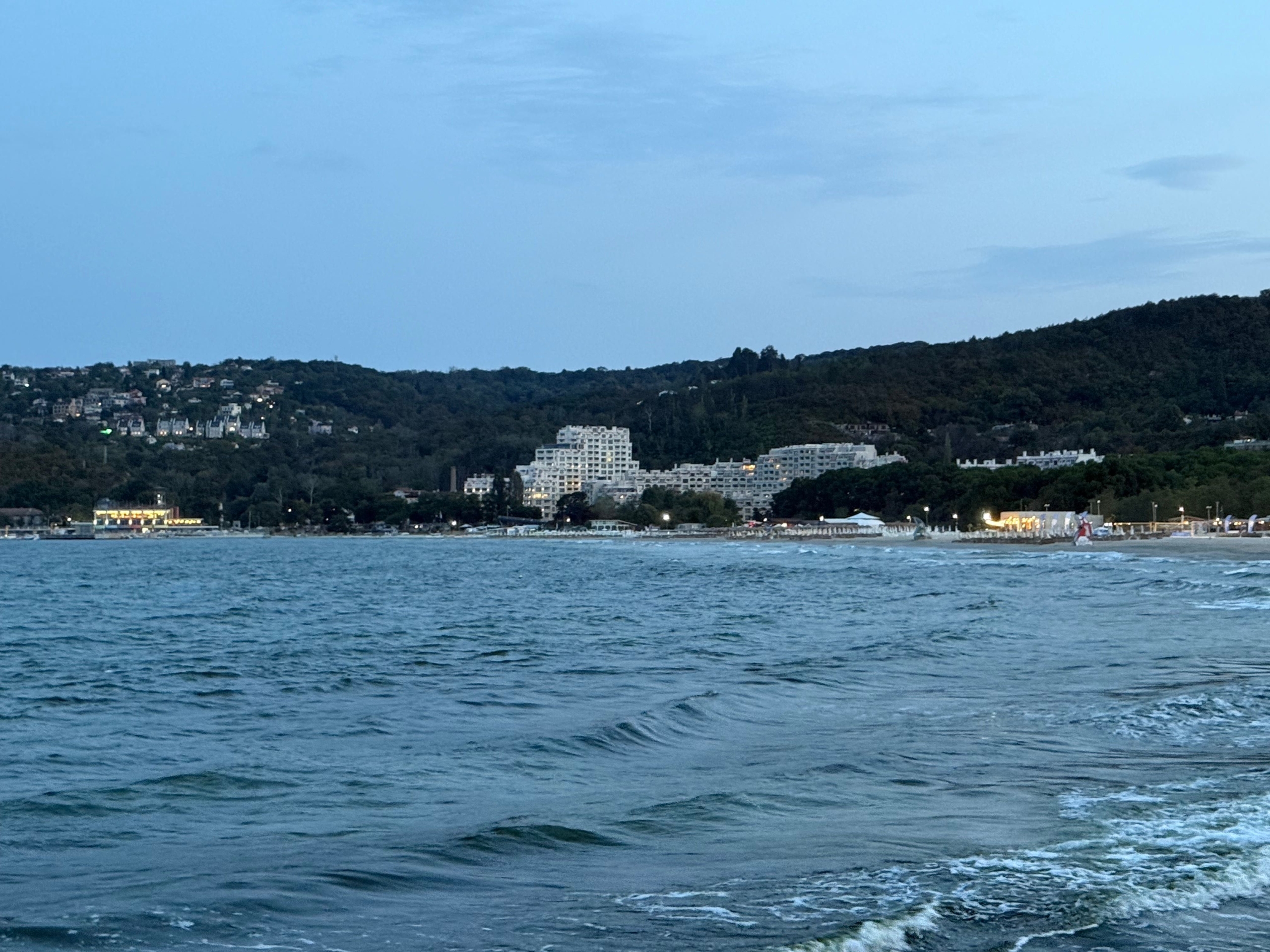 Дава се под наем Едностаен апартамент в Варна, Аспарухово - 52 кв.м за 650 € - Снимка #1