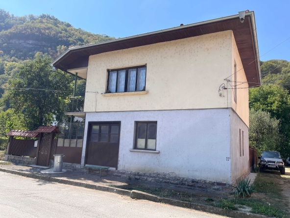 Къща в Тетевен - 126 кв.м за 641 €/кв.м - Снимка #1