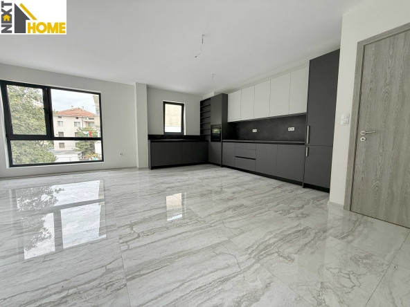 Тристаен апартамент в Пловдив, Кючук Париж - 99 кв.м за 2374 €/кв.м - Снимка #1
