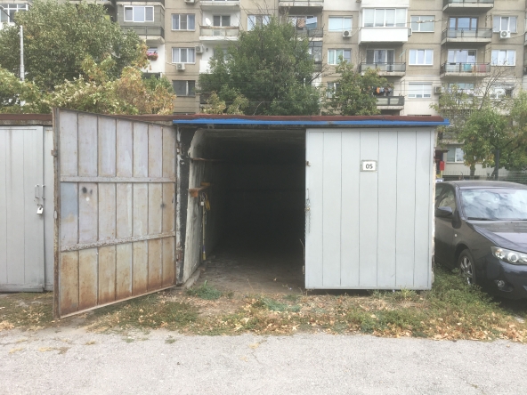 Дава се под наем Гараж / Паркомясто в София, Модерно предградие - 15 кв.м за 91.8 € - Снимка #1