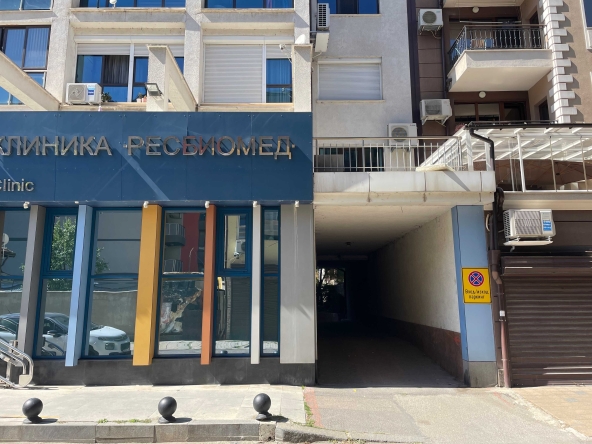 Дава се под наем Гараж / Паркомясто в София, Зона Б-19 - 16 кв.м за 76.5 € - Снимка #1