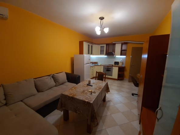 Дава се под наем Двустаен апартамент в Пловдив, Тракия - 50 кв.м за 357 € - Снимка #1