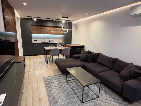 Дава се под наем Тристаен апартамент в Пловдив, Южен - 100 кв.м за 650 € - Снимка #1