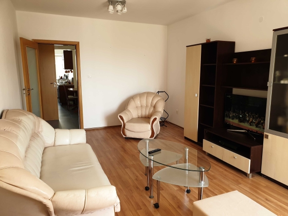 Дава се под наем Тристаен апартамент в София, Център - 110 кв.м за 700 € - Снимка #1