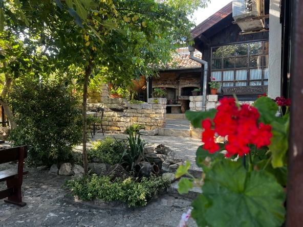 Дава се под наем Заведение в Варна, м-т Пчелина - 500 кв.м за 1530 € - Снимка #1