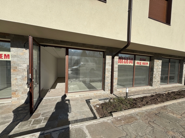 Дава се под наем Магазин в Банско - 81 кв.м за 400 € - Снимка #1