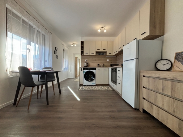 Дава се под наем Двустаен апартамент в Банско - 54 кв.м за 460 € - Снимка #1