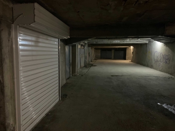 Дава се под наем Гараж / Паркомясто в Русе, Център - 19 кв.м за 70 € - Снимка #1